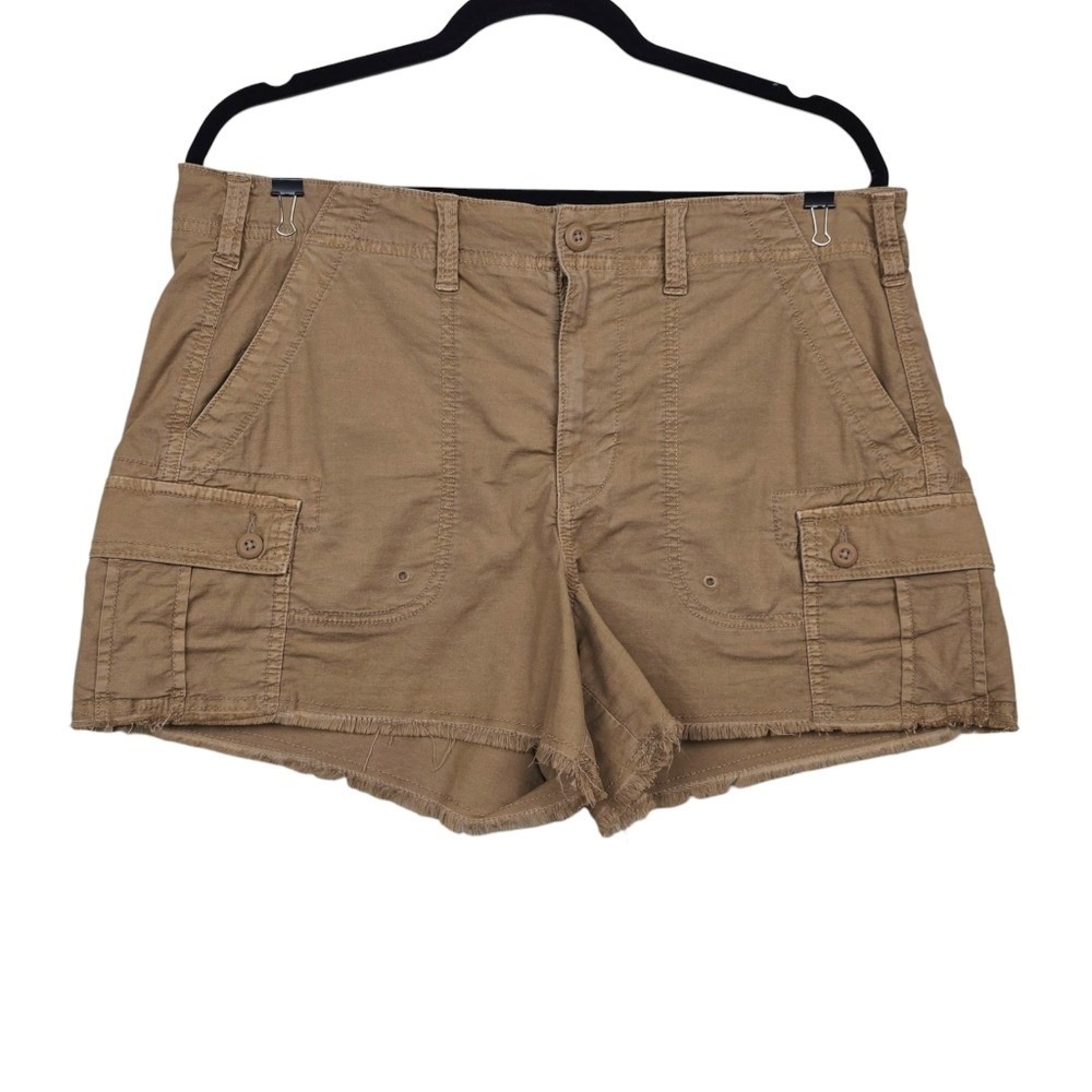American Eagle Women Tan Raw Hem 90s Boyfriend Cargo Shorts Size 10
